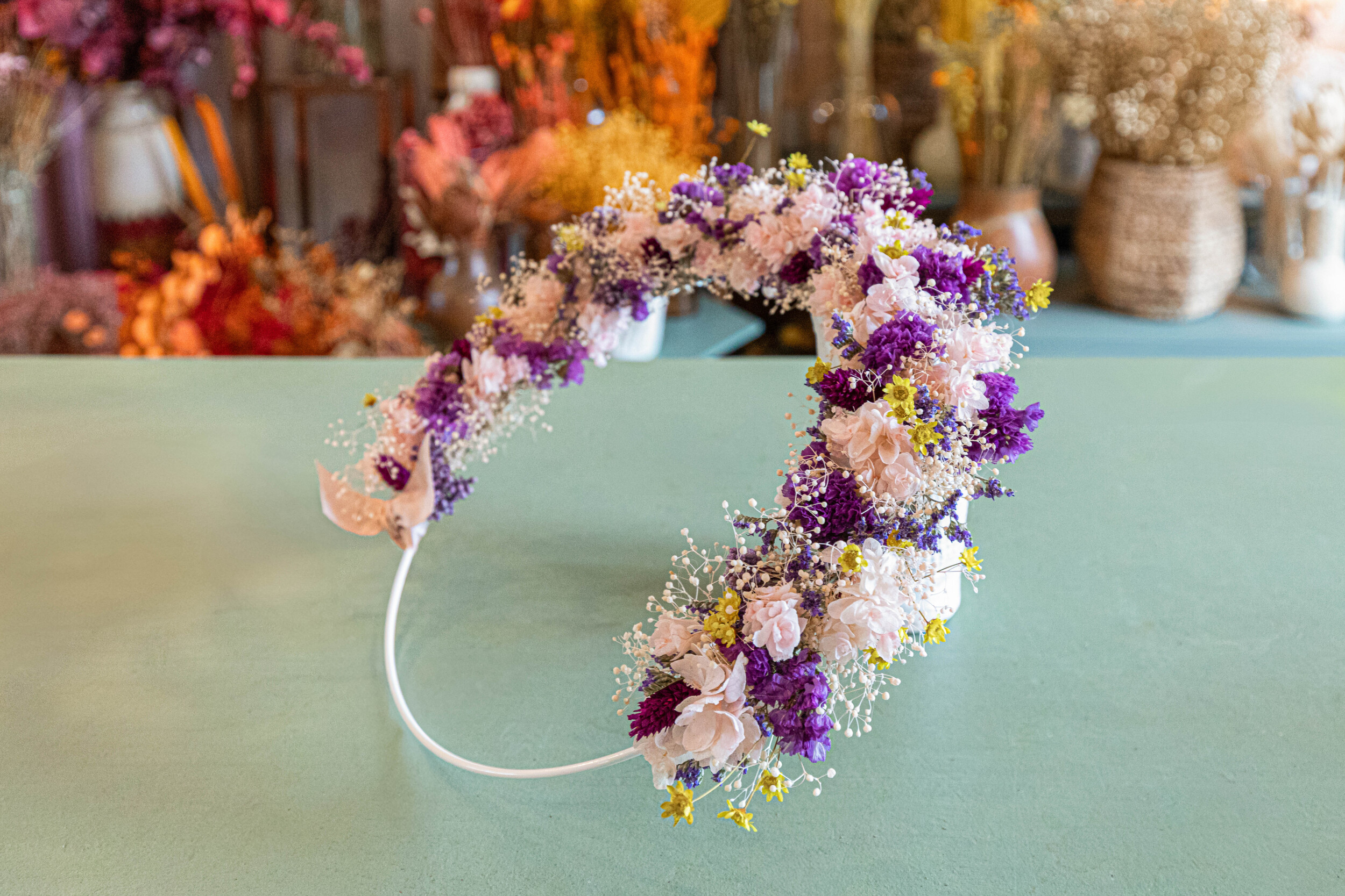 Wecandoo - Fabriquez votre couronne de fleurs avec Claire - Image n°4