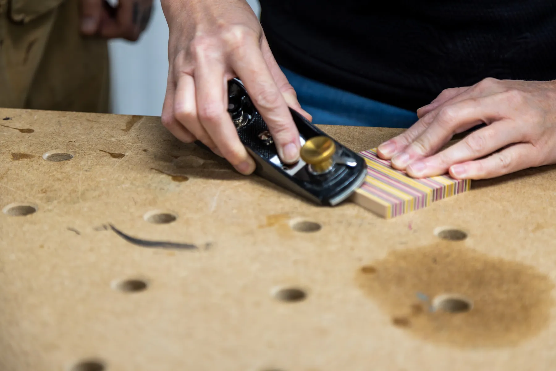 Réalisez vos dessous de verre à partir de skates upcyclés avec Julien - Image n°5 - Wecandoo