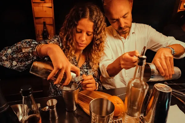 Créez un cocktail au champagne en duo - Image n°3 - Wecandoo