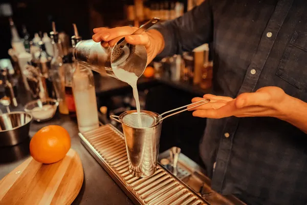 Créez un cocktail signature au champagne avec Louis - Image n°2 - Wecandoo