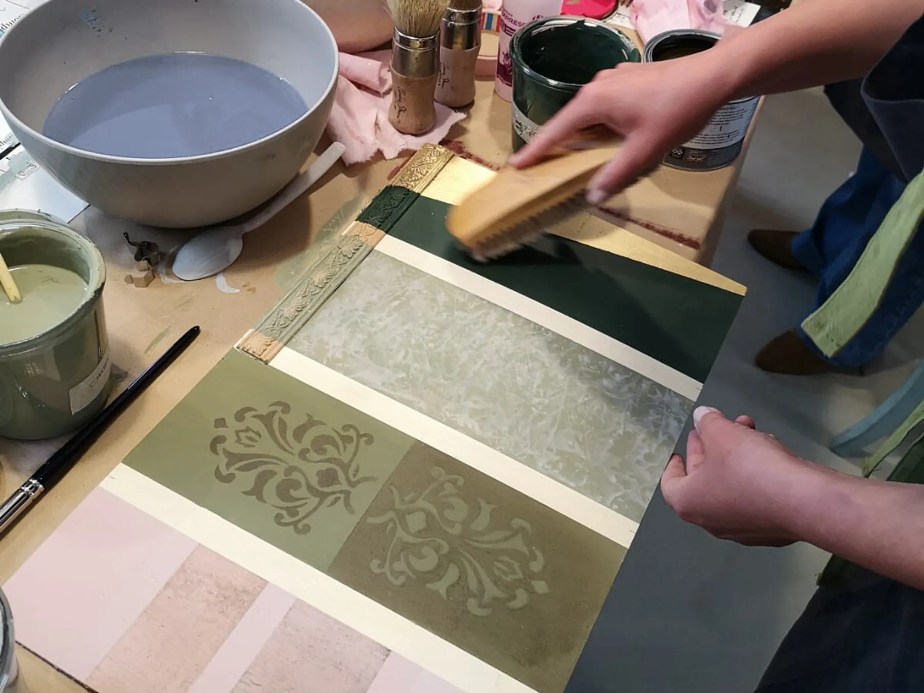 Apprenez à donner une seconde vie à vos meubles à Montmartre avec Sophie - Image n°3 - Wecandoo