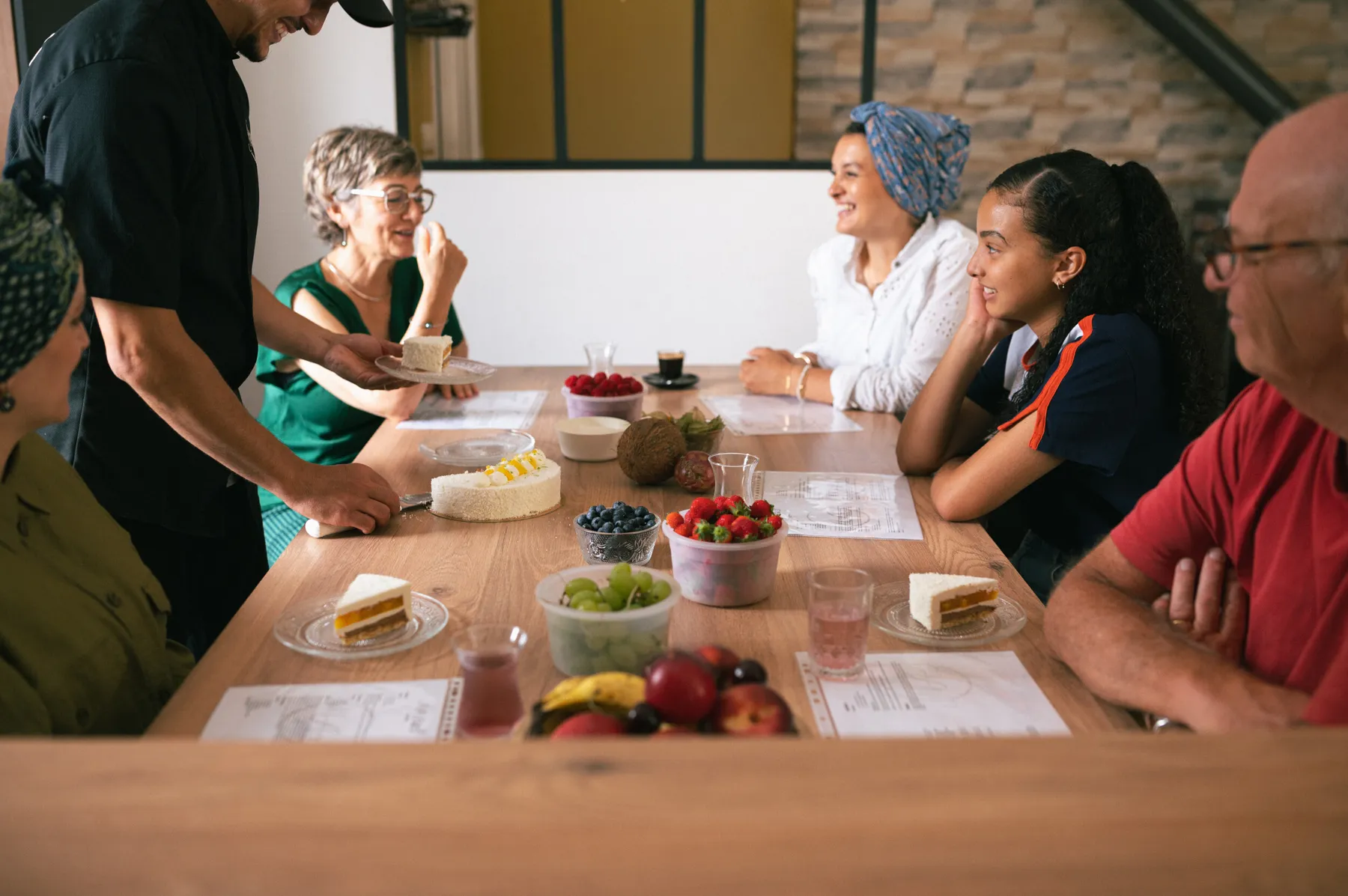 Réalisez votre gâteau aux fruits de saison avec Mohamed-Amine - Image n°3 - Wecandoo