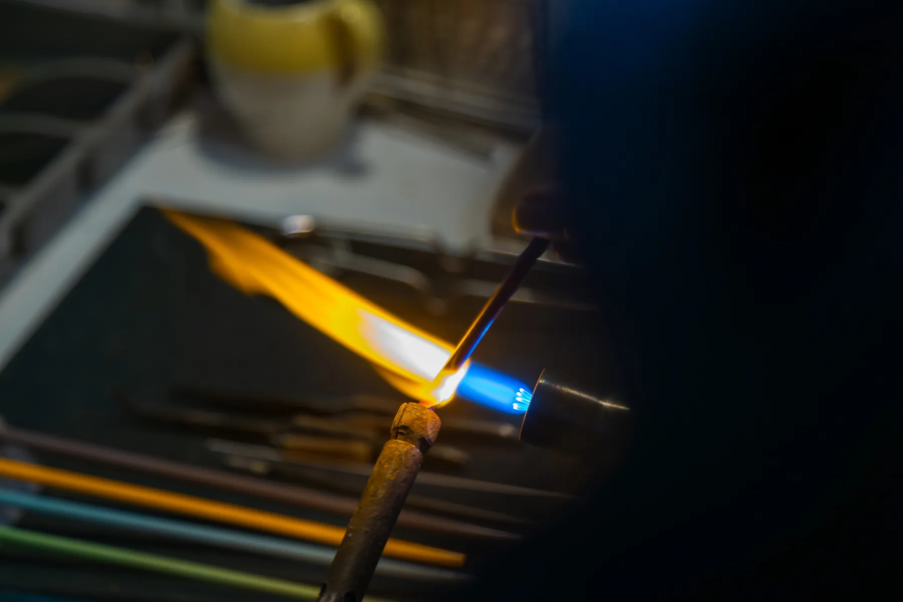 Réalisez votre bijou en argent et en verre au chalumeau avec Marie - Image n°4 - Wecandoo