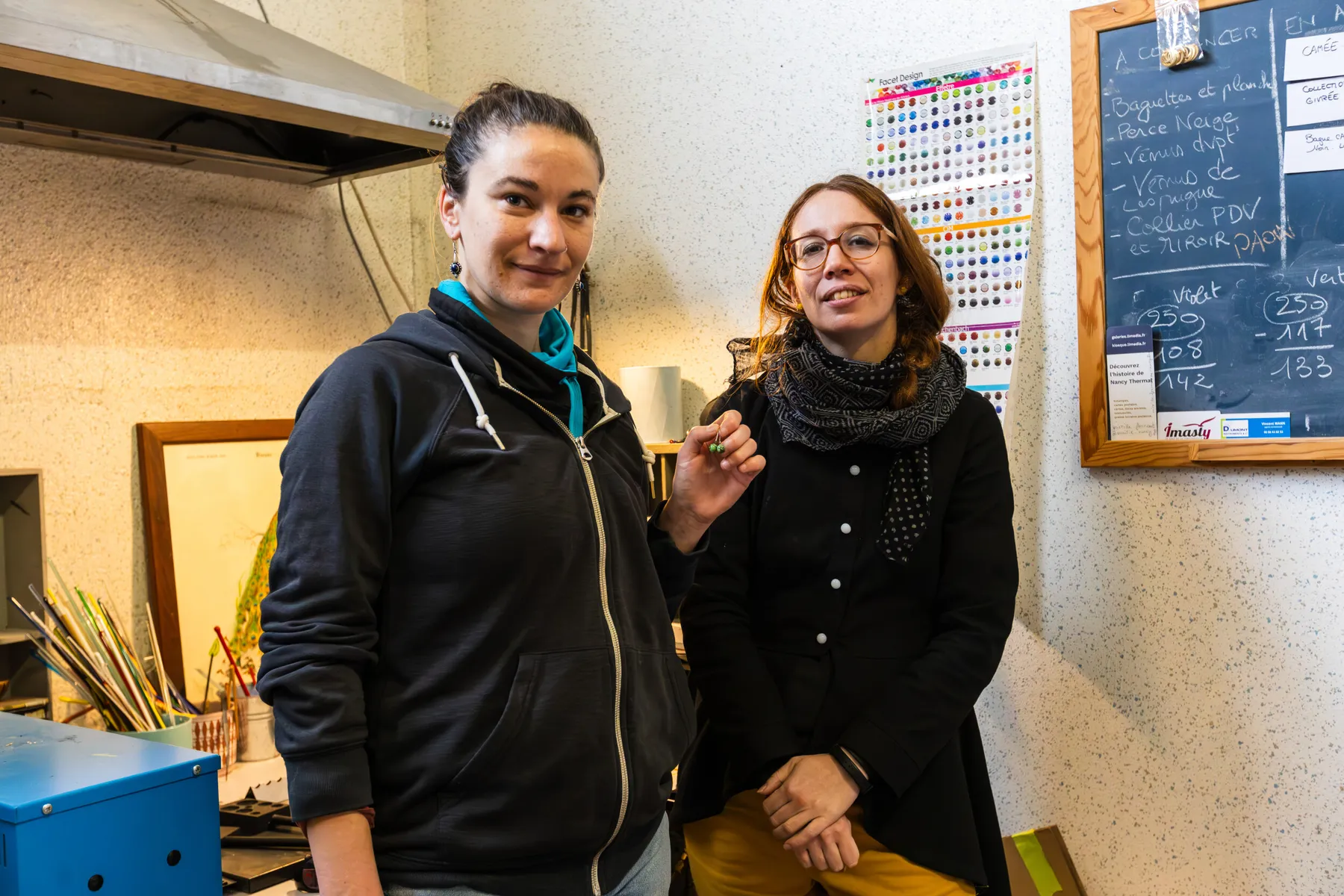 Réalisez votre bijou en argent et en verre au chalumeau avec Marie - Image n°2 - Wecandoo