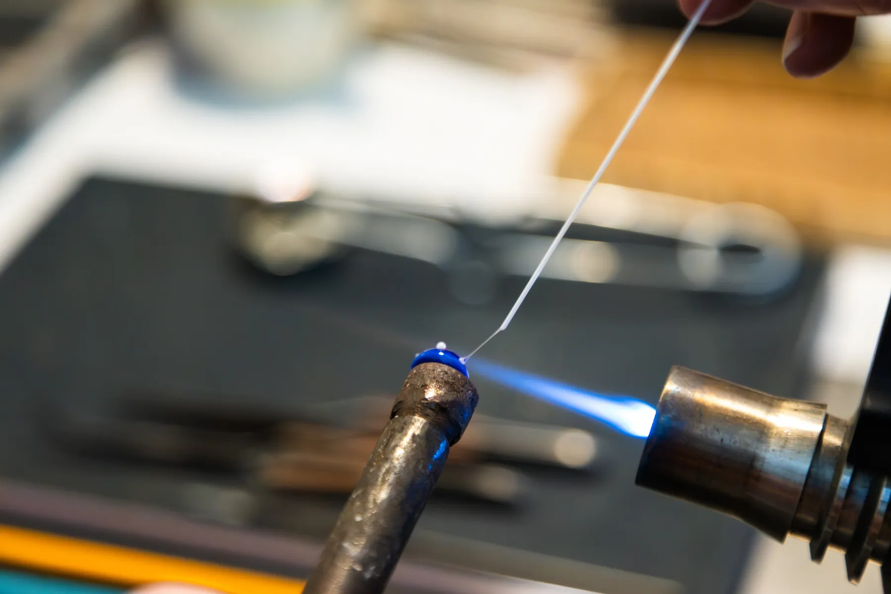 Réalisez vos boutons en verre au chalumeau avec Marie - Afbeelding nr. 2 - Wecandoo