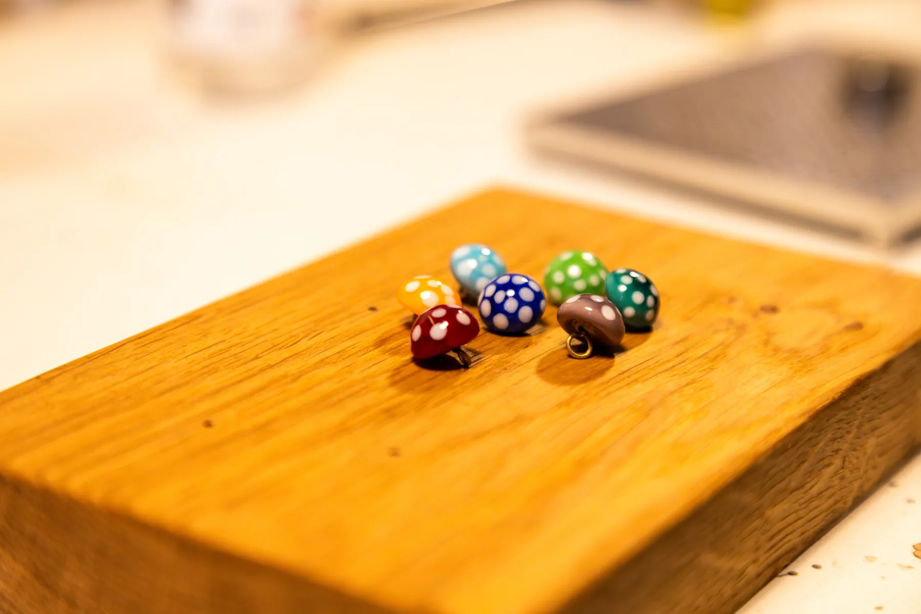 Réalisez vos boutons en verre au chalumeau avec Marie - Afbeelding nr. 1 - Wecandoo