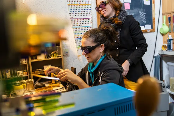 Réalisez vos boutons en verre au chalumeau avec Marie - Image n°4 - Wecandoo