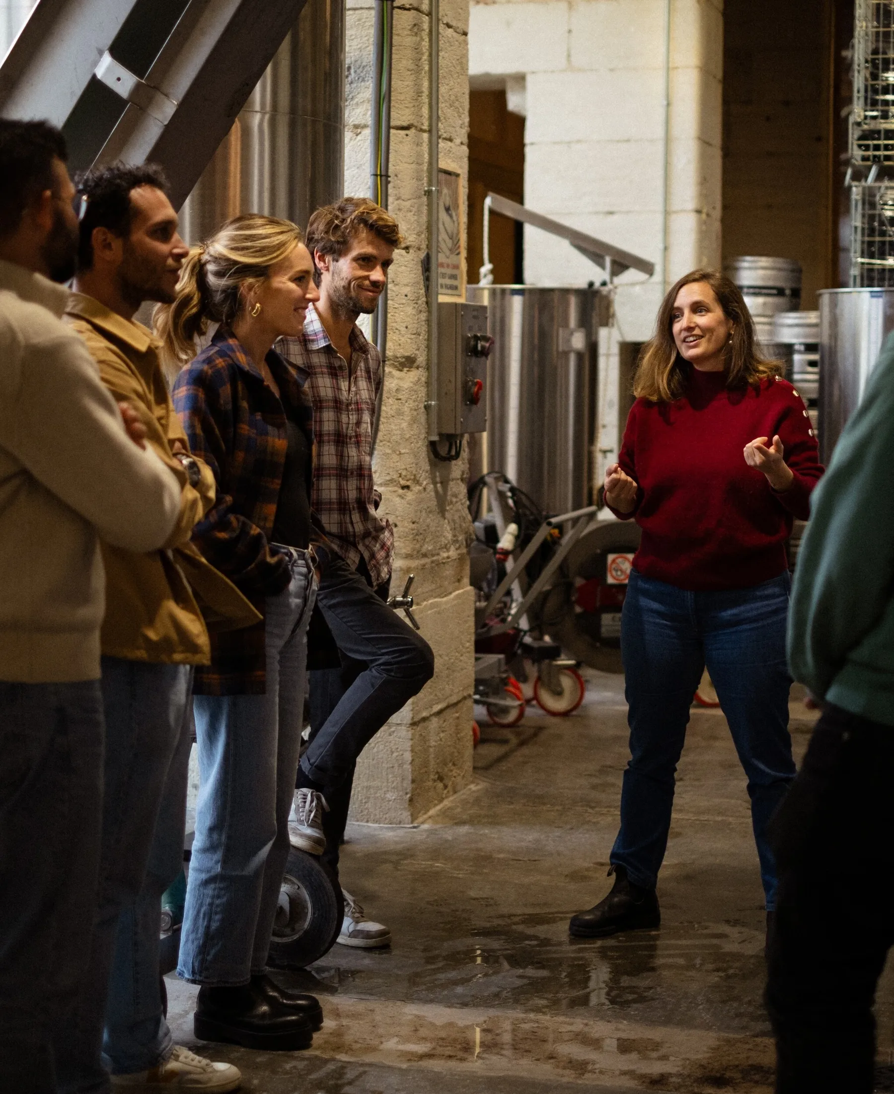 Réunissez votre équipe et participez à une dégustation de vins pétillants dans un chai urbain avec Maxime, Juliette, Fanny et leur équipe - Image n°1 - Wecandoo