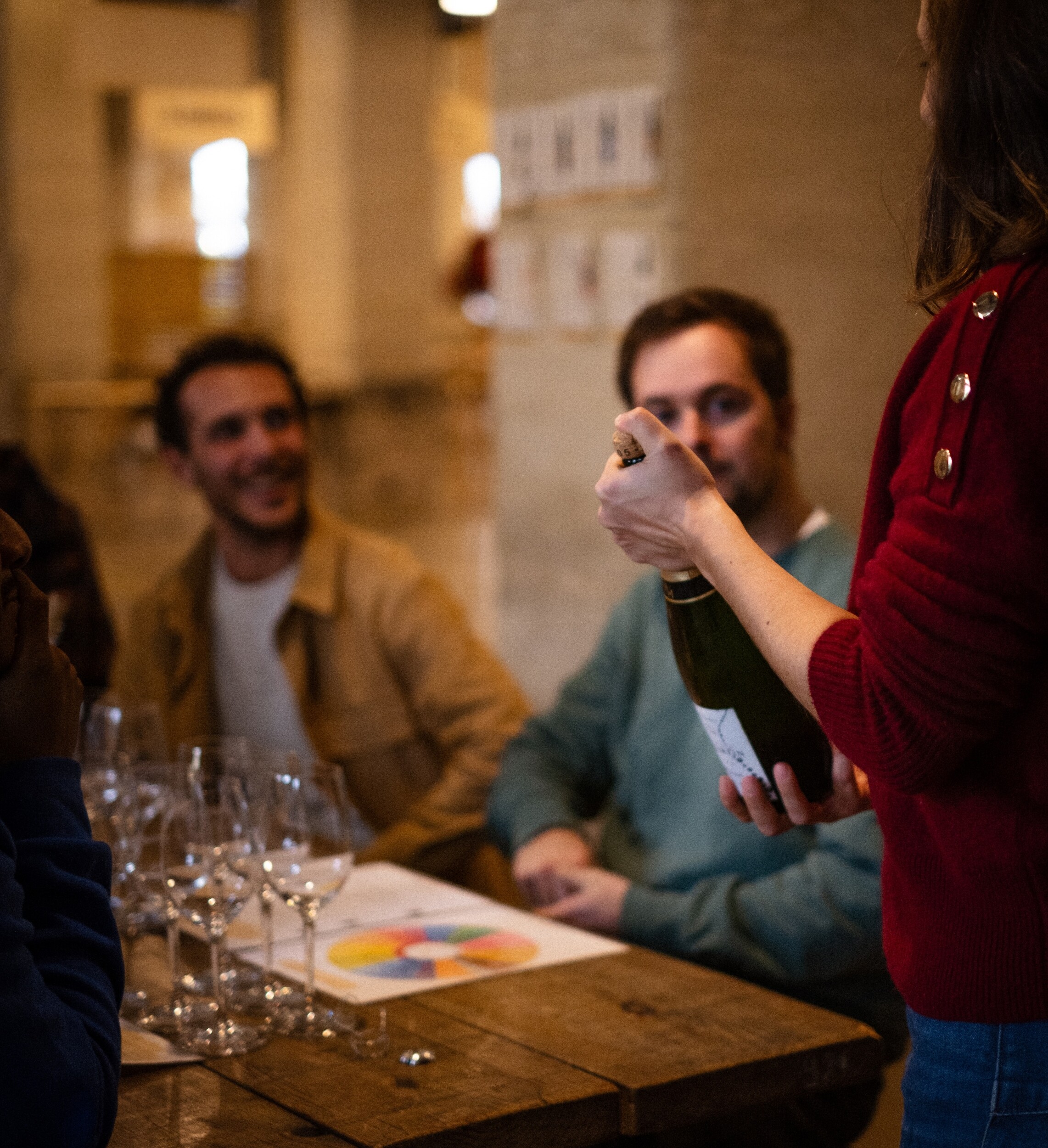 Wecandoo - Dégustez des vins pétillants dans un chai urbain avec Fanny - Image n°2