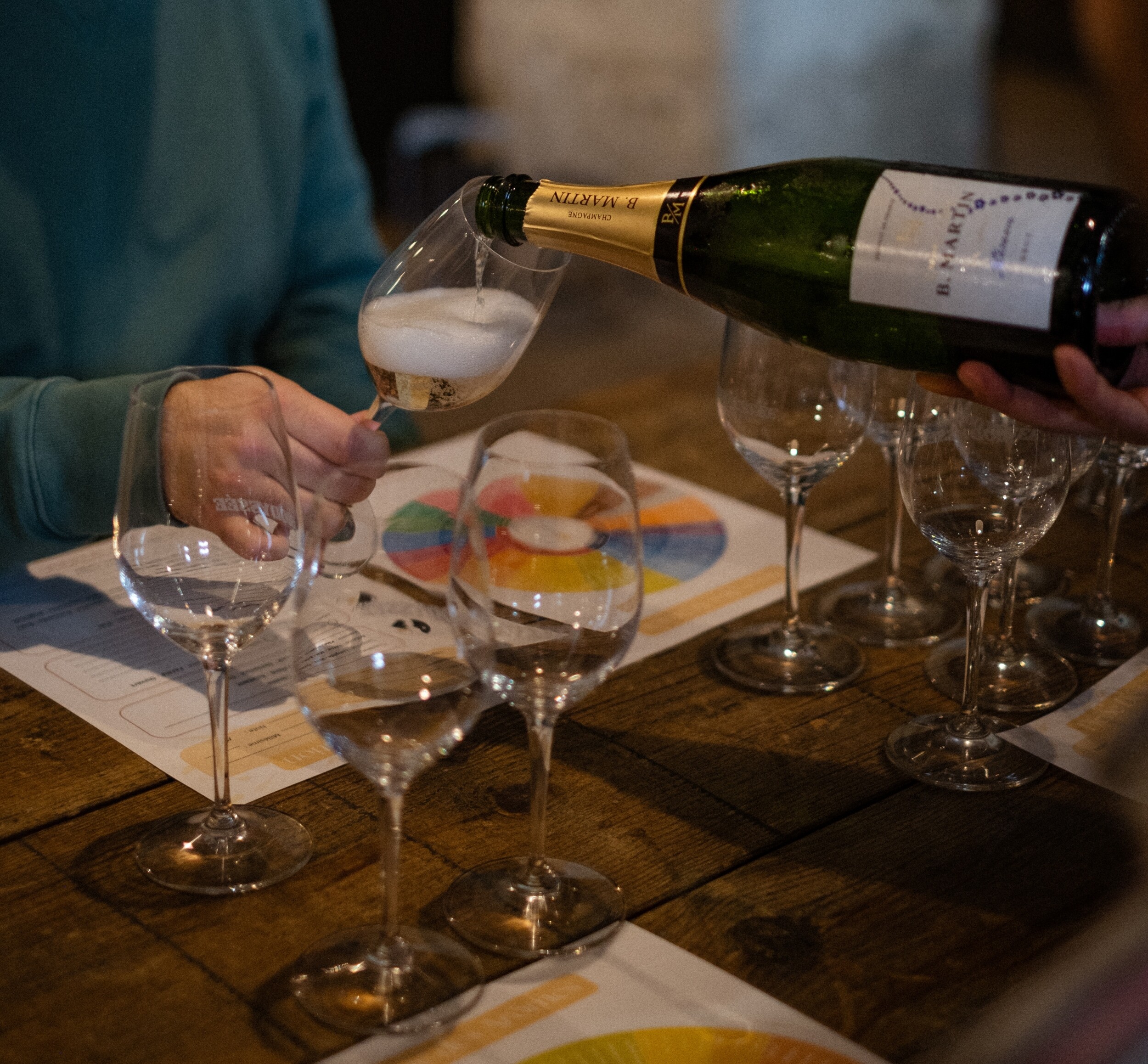 Wecandoo - Dégustez des vins pétillants dans un chai urbain avec Fanny - Image n°3