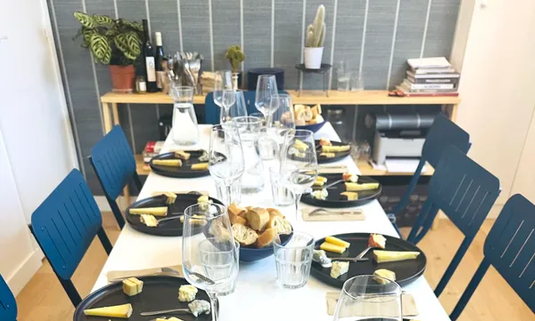 Wecandoo - Cheese and bubbles tasting in a group