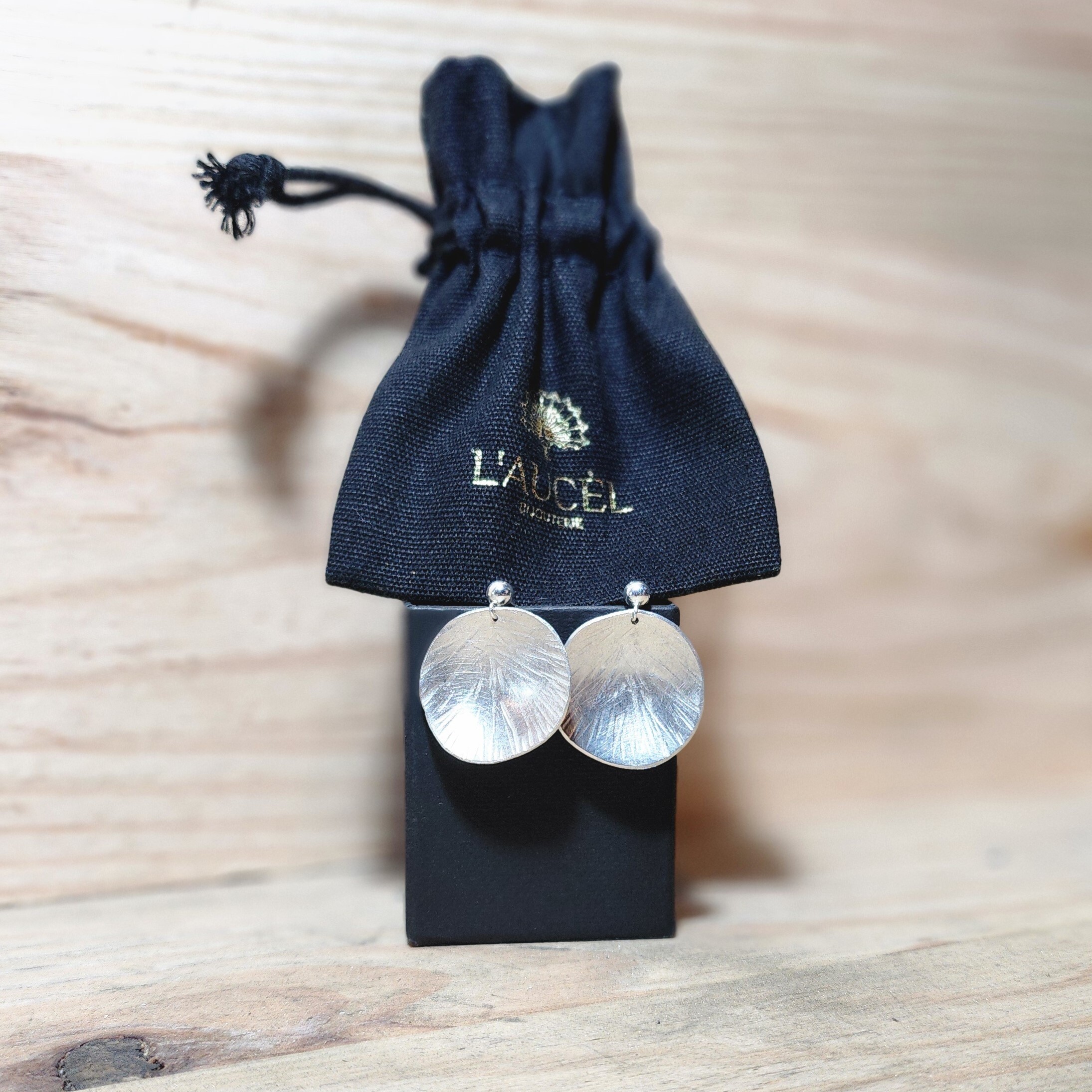 Créez vos boucles d'oreilles en argent