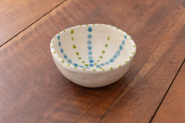 Rassemblez votre équipe et décorez votre pièce en céramique autour d'un verre avec Valérie - Image n°3 - Wecandoo