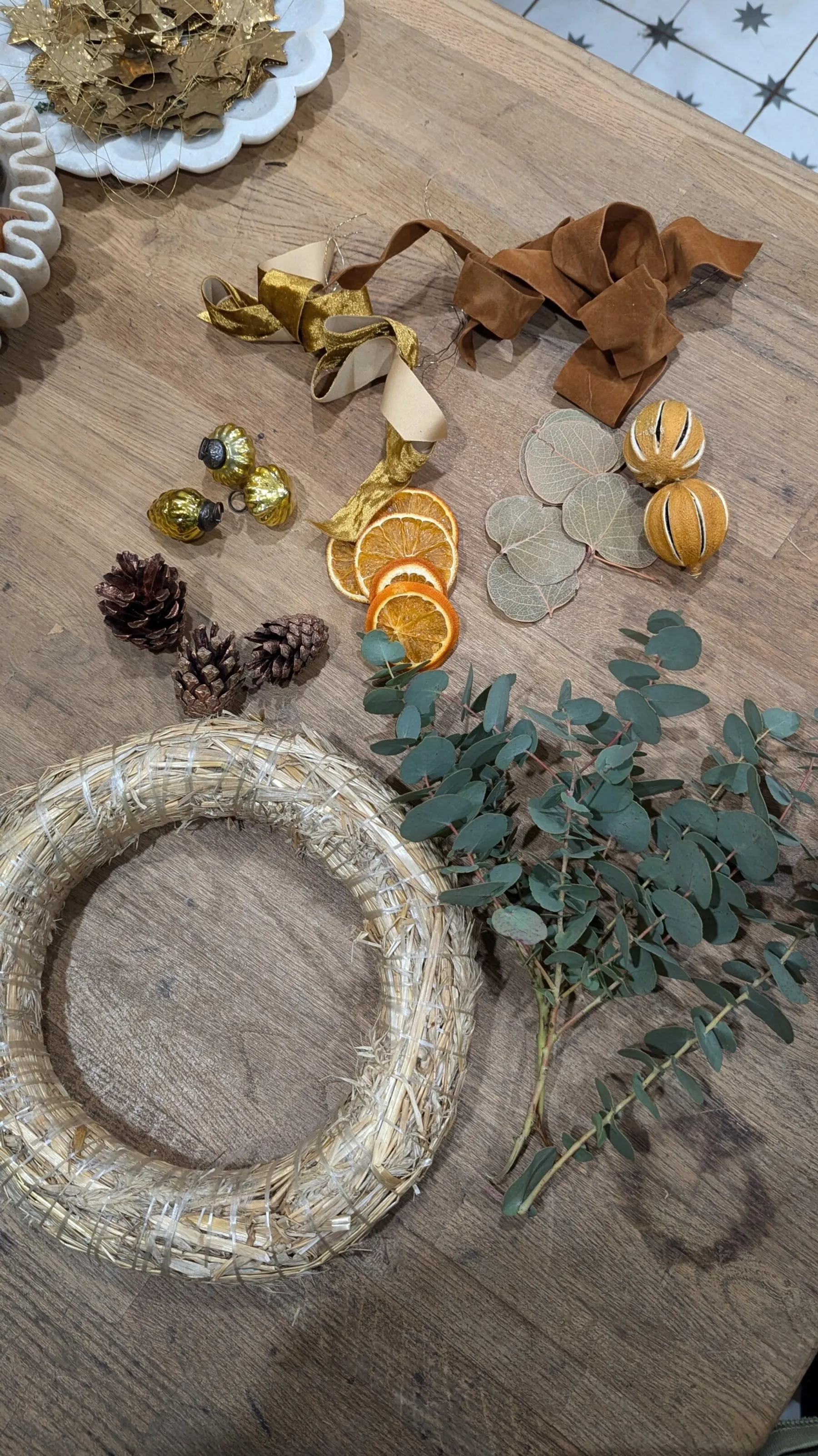 Réalisez votre couronne de feuillage saisonnier avec Théo - Image n°3 - Wecandoo