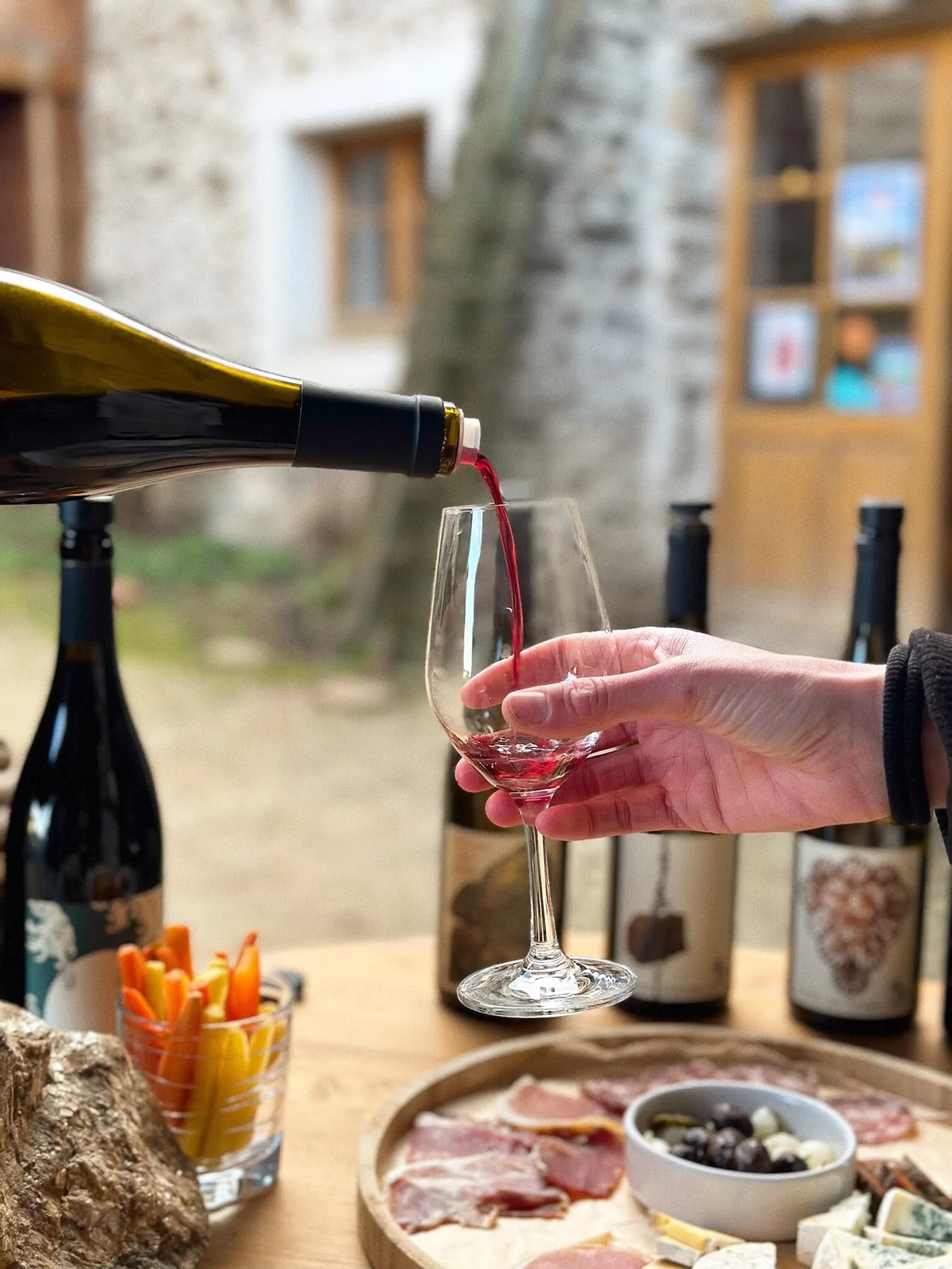 Réunissez votre équipe dans un domaine et dégustez des vins avec Isabelle - Image n°4 - Wecandoo