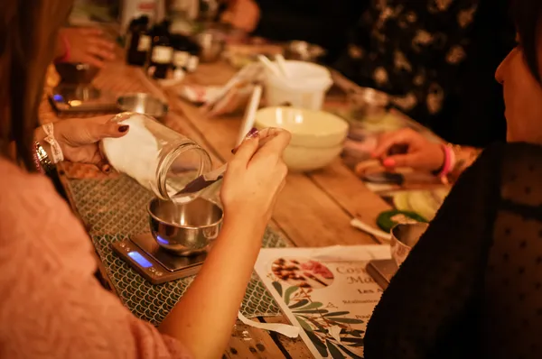 Inspirez votre équipe dans votre lieu et réalisez vos bougies parfumées avec Corentine - Image n°4 - Wecandoo