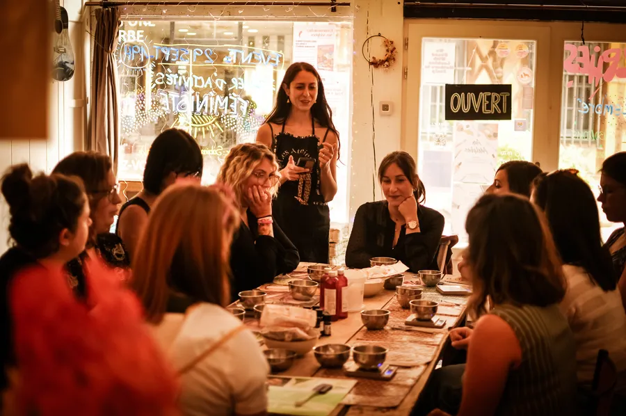 Inspirez votre équipe dans votre lieu et réalisez vos bougies parfumées avec Corentine - Image n°1 - Wecandoo