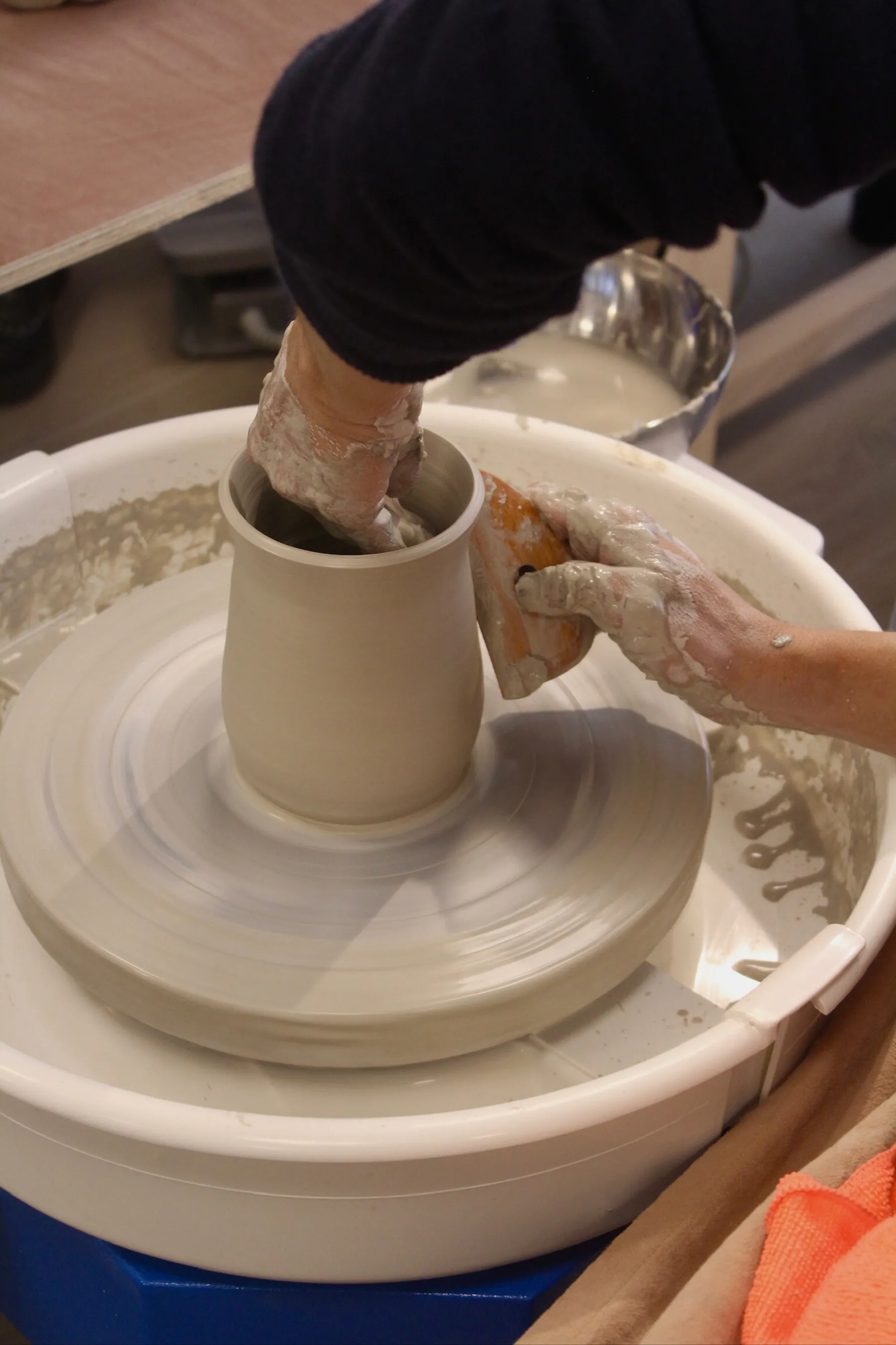 Initiez-vous au tour de potier avec Alice et son équipe - Image n°2 - Wecandoo