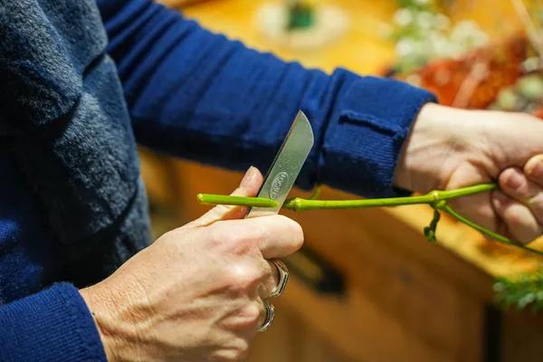 Créez votre couronne de fleurs de saison avec Leila - Afbeelding nr. 1 - Wecandoo