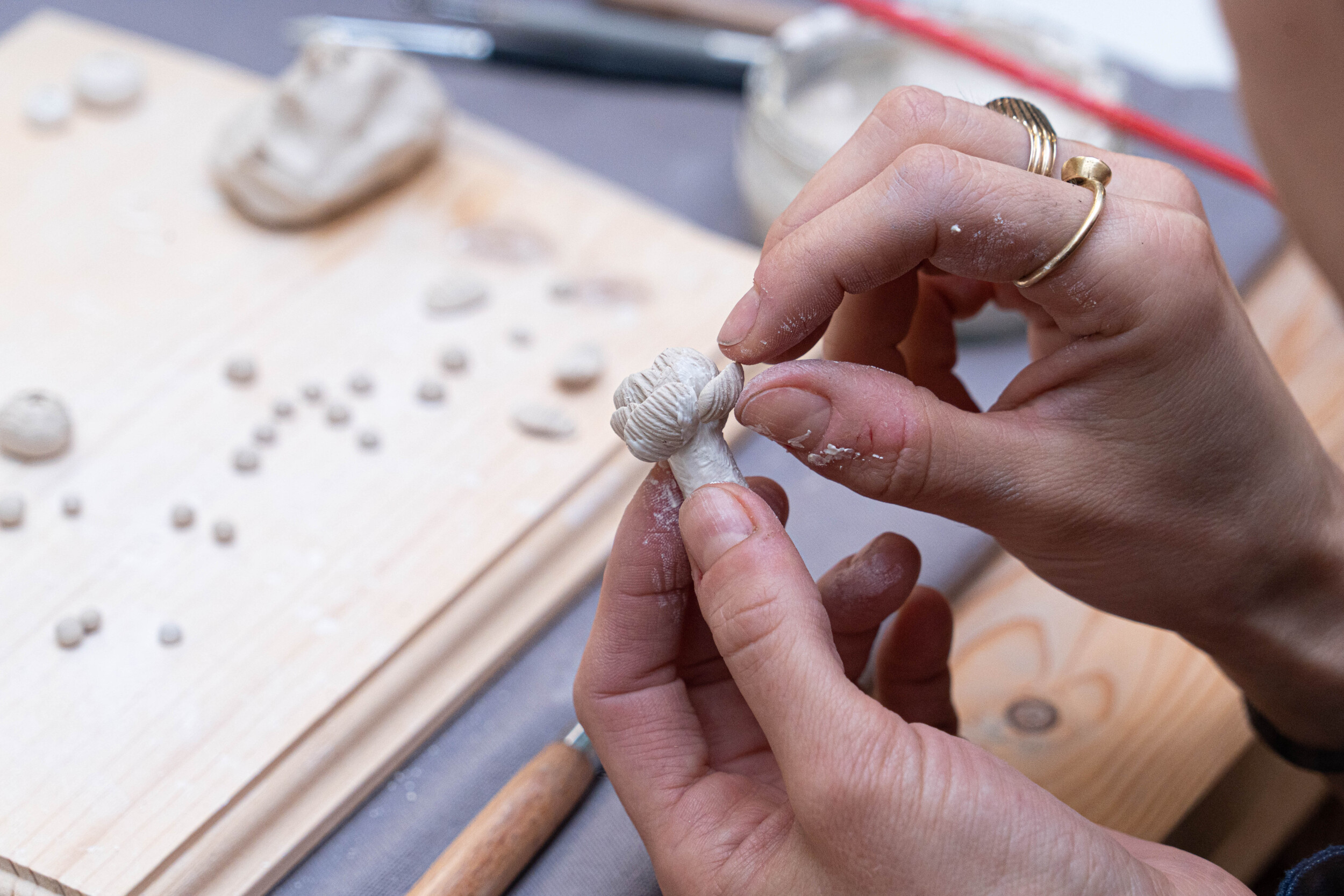 Wecandoo - Make a framed ceramic flower arrangement with Beatricia - Image n°1