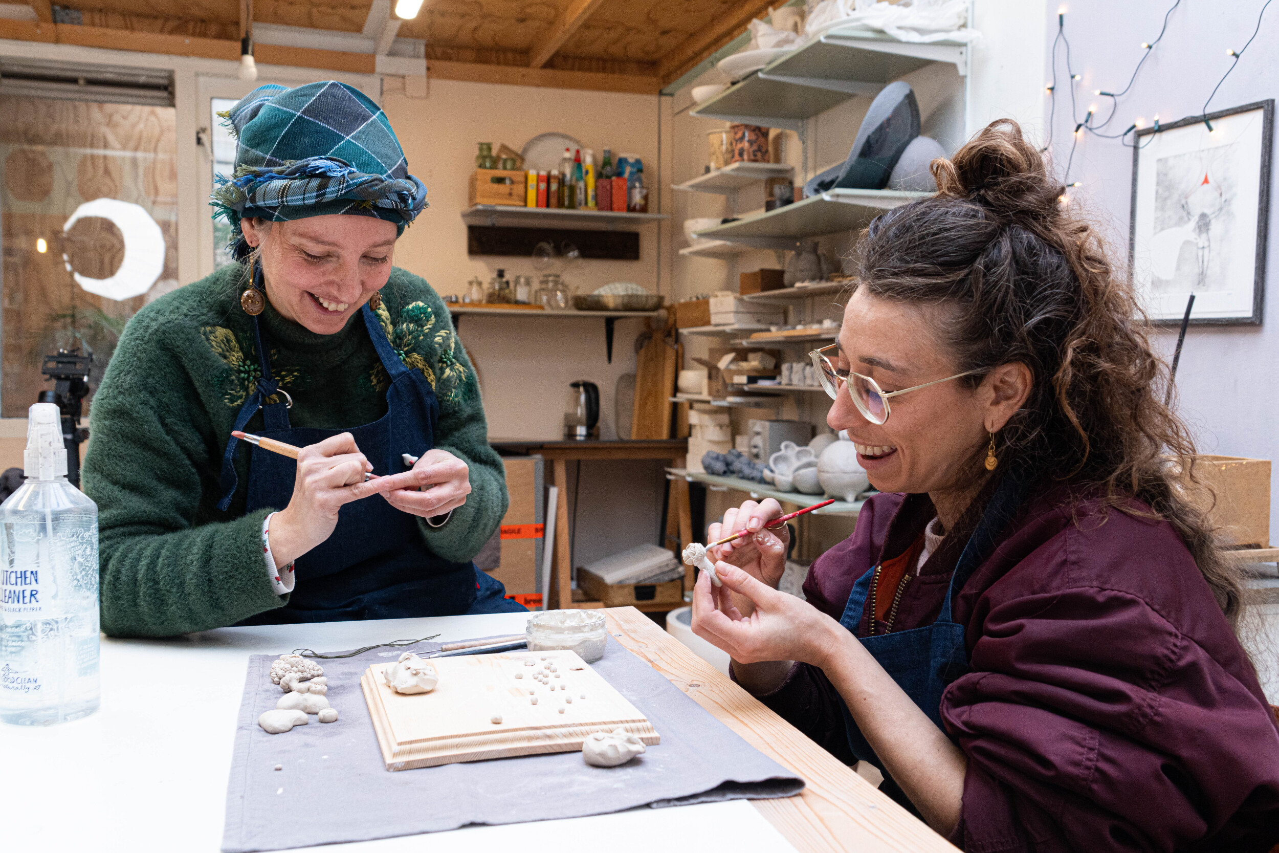 Wecandoo - Make a framed ceramic flower arrangement with Beatricia - Image n°2