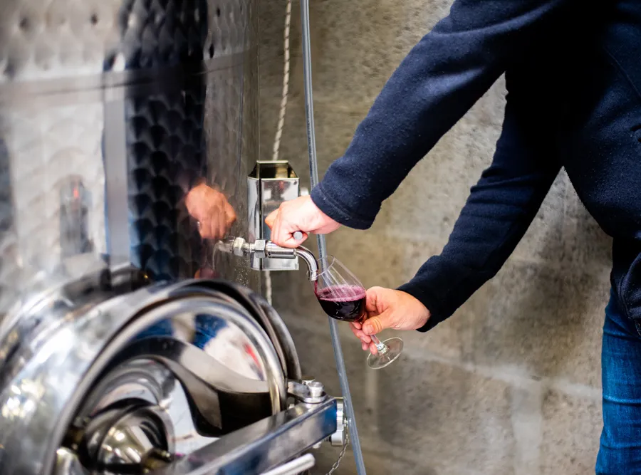 Défiez votre équipe et participez à des œnopiades avec Kevin et Pierre - Afbeelding nr. 1 - Wecandoo