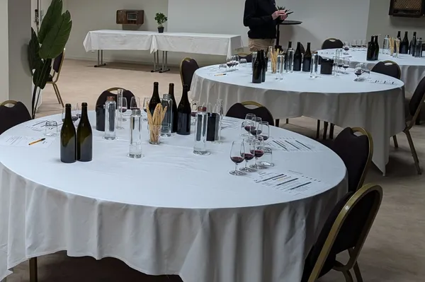 Défiez votre équipe et participez à des œnopiades avec Kevin et Pierre - Afbeelding nr. 3 - Wecandoo