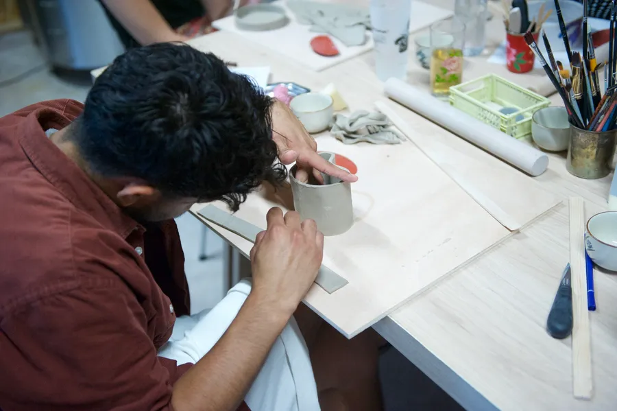 Modelez et décorez votre tasse avec Jeanne - Image n°1 - Wecandoo