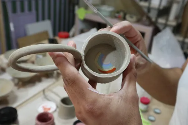 Modelez et décorez votre tasse avec Jeanne - Image n°3 - Wecandoo