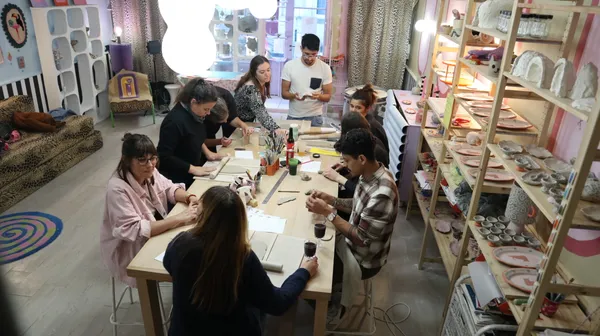 Modelez et décorez votre tasse avec Jeanne - Image n°4 - Wecandoo