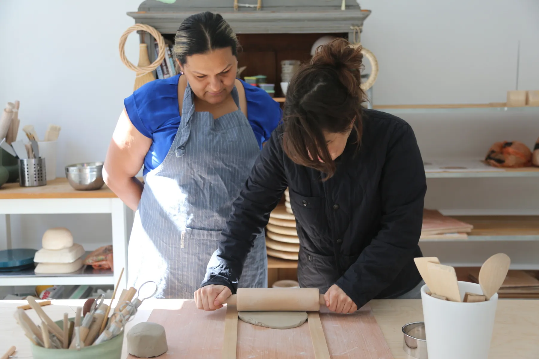 Réunissez votre équipe et découvrez l'art de la céramique avec Maria - Image n°1 - Wecandoo