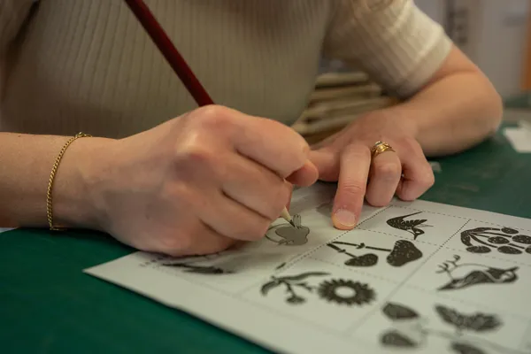 Captivez votre équipe et réalisez chacun une affiche A4 en linogravure avec XM - Image n°3 - Wecandoo