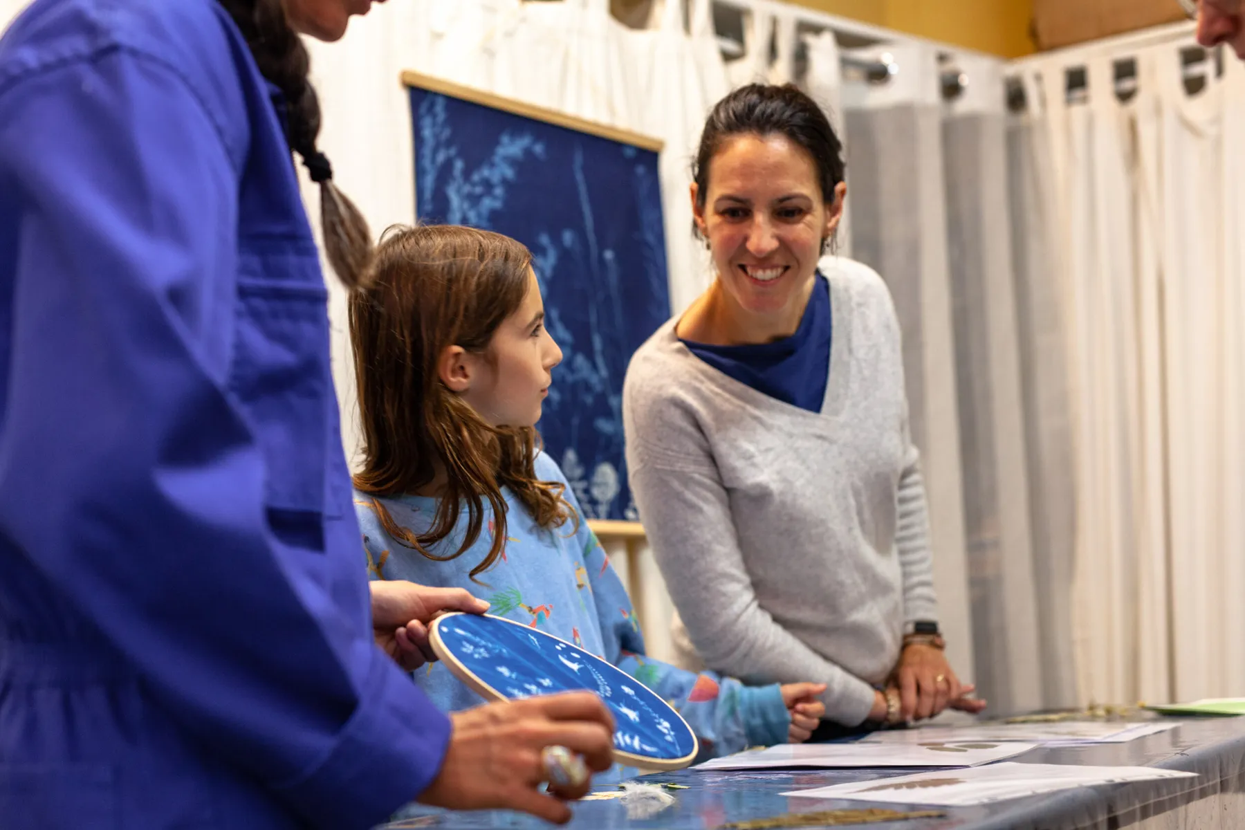Découvrez le cyanotype en famille avec Sarah - Image n°5 - Wecandoo