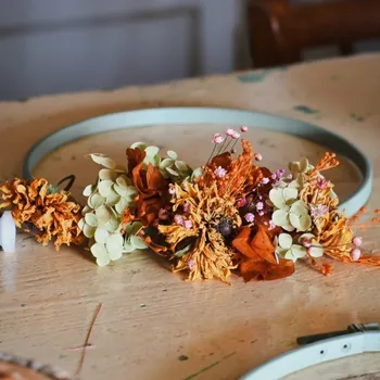 Réalisez votre couronne en fleurs séchées
