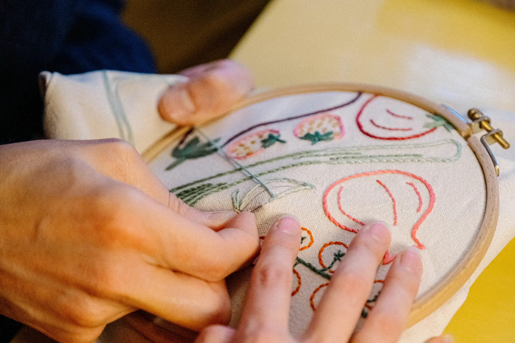 Enchantez votre équipe et découvrez la broderie avec Pauline - Image n°3 - Wecandoo