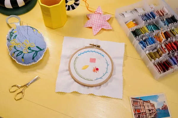 Enchantez votre équipe et découvrez la broderie avec Pauline - Image n°4 - Wecandoo