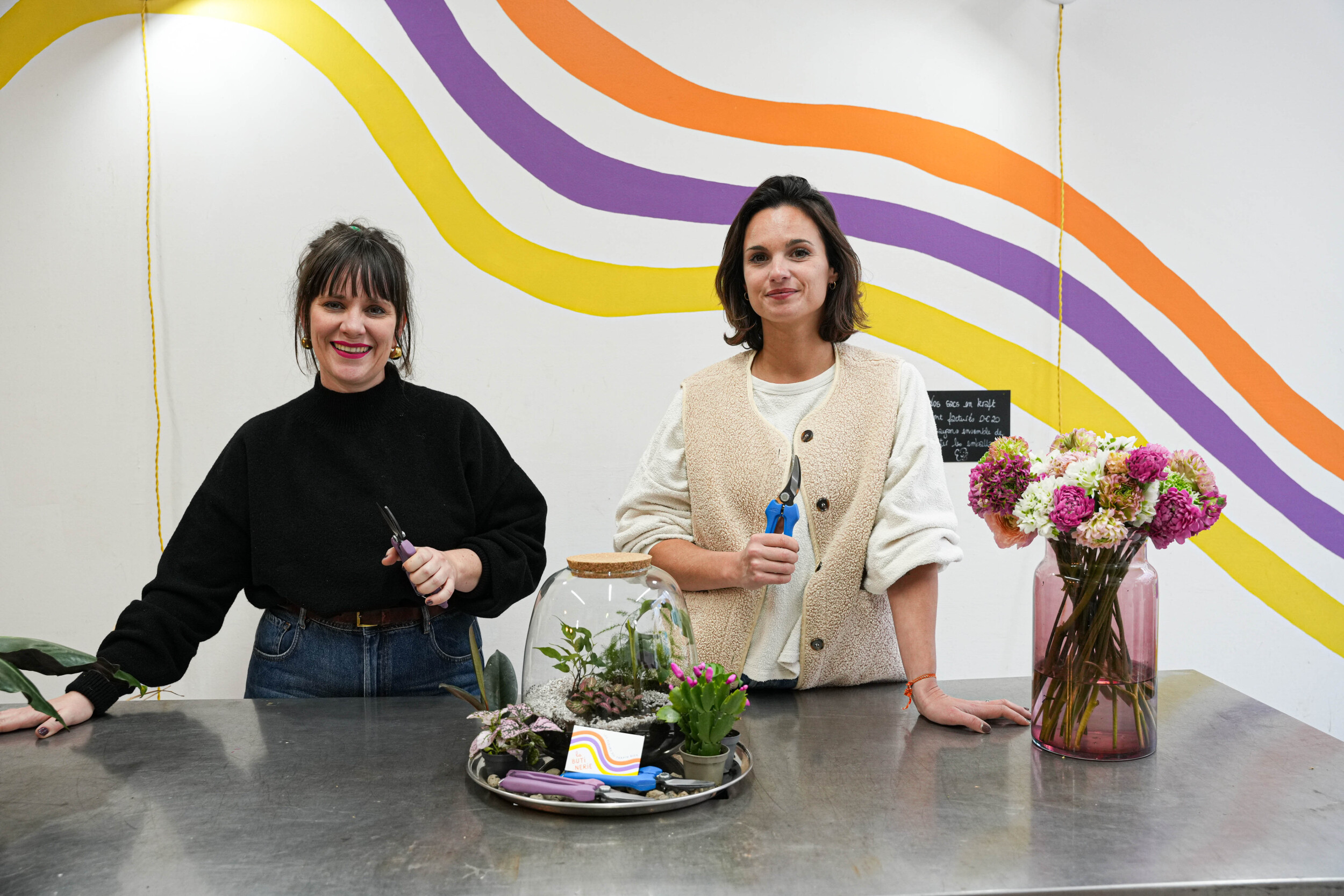 Wecandoo - Réalisez votre couronne murale en fleurs séchées avec Mathilde et Coline - Image n°7