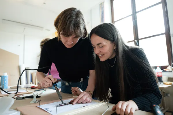 Get your team together and discover the art of stained glass with Margaux - Image n°1 - Wecandoo