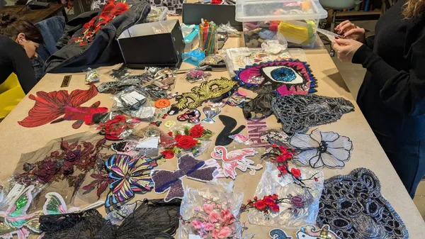 Customisez votre veste en jean avec Marion - Image n°1 - Wecandoo