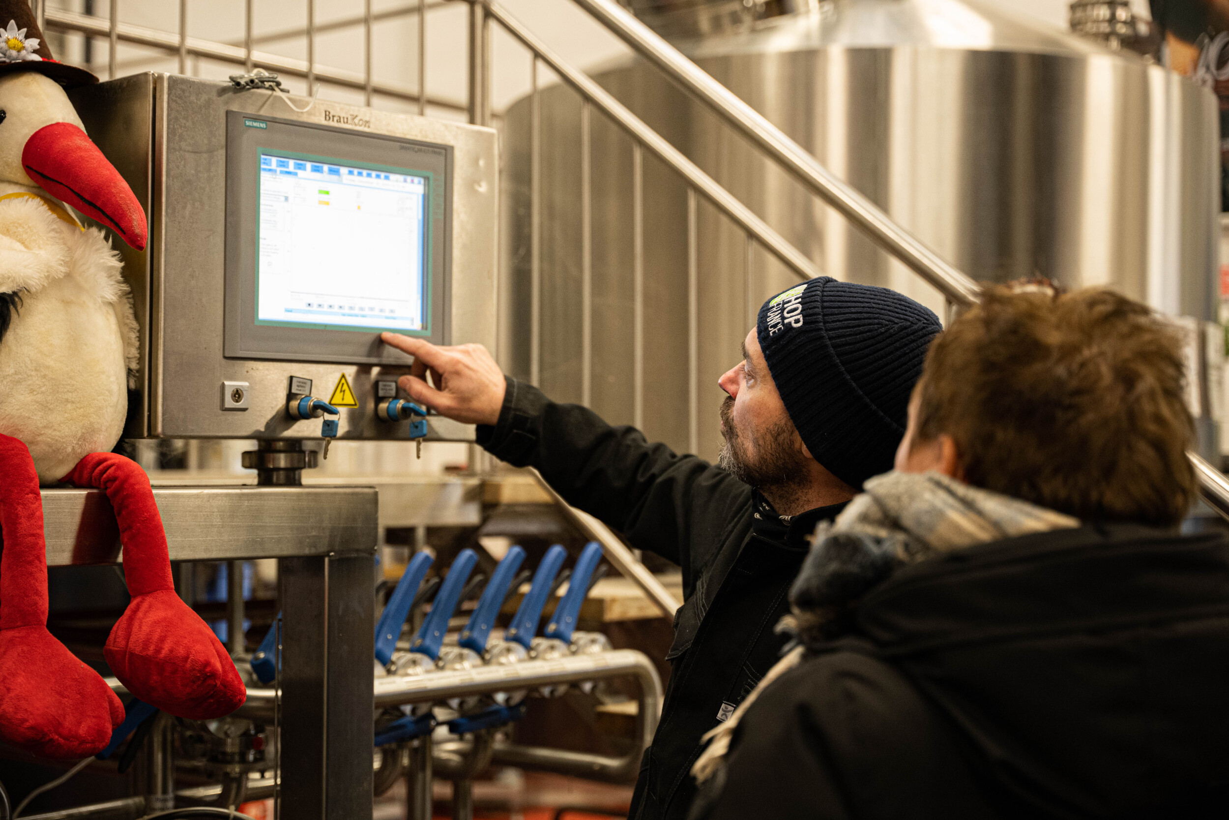 Wecandoo - Visitez une microbrasserie et dégustez des bières et bretzels avec Marc et Philippe - Image n°1