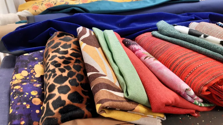 Tapissez votre tabouret vintage avec Chloé - Image n°1 - Wecandoo