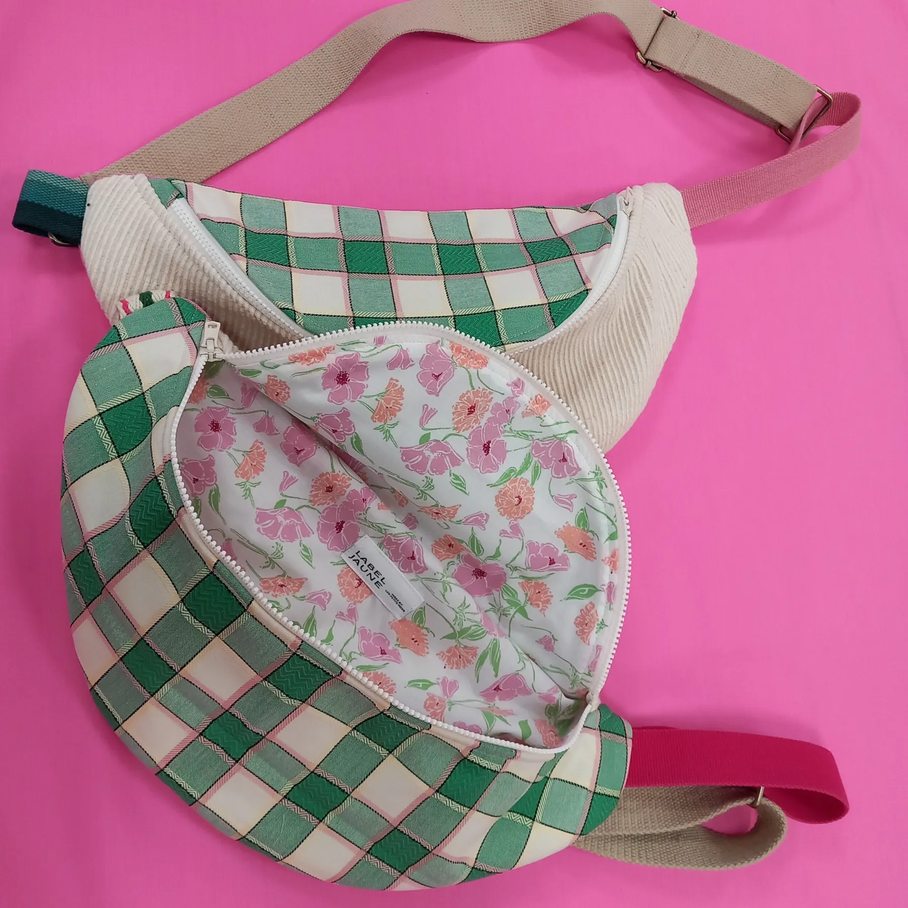 Réalisez votre sac banane personnalisé avec Astrid - Image n°5 - Wecandoo