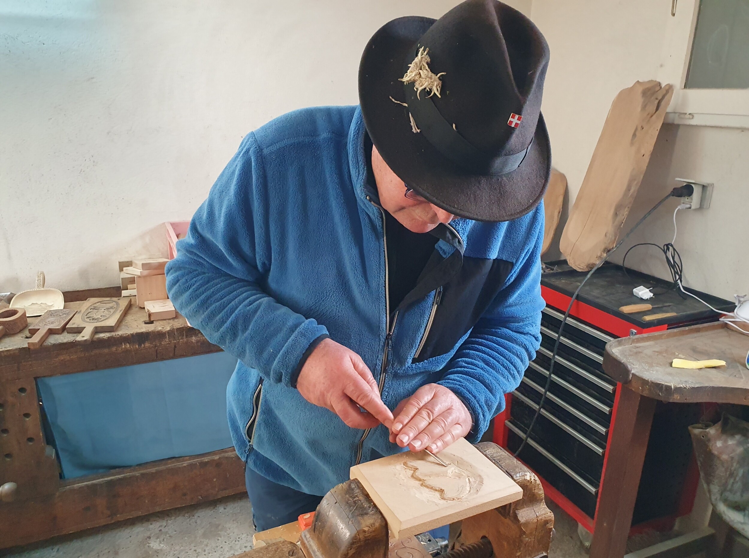 Wecandoo - Initiez-vous à la sculpture sur bois sur une journée avec Jean-Camille - Image n°2