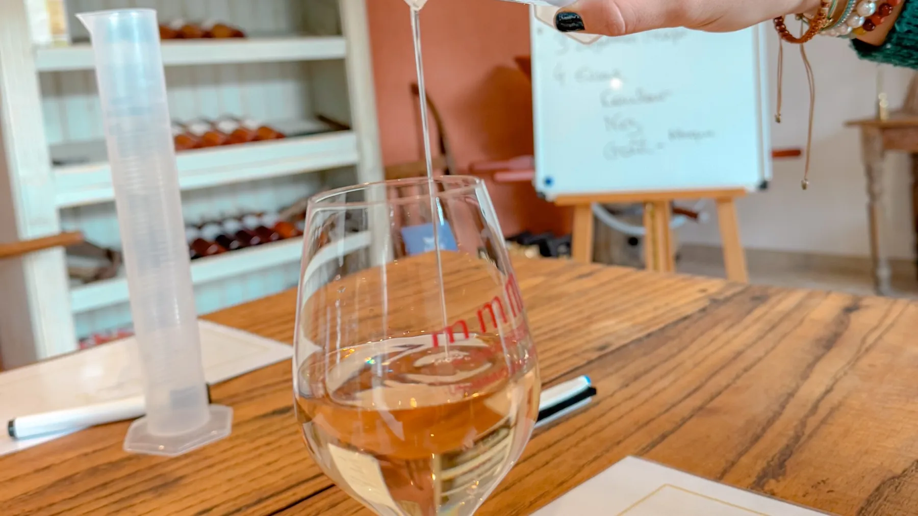 Créez votre rosé 100% personnalisé avec Emma - Image n°3 - Wecandoo