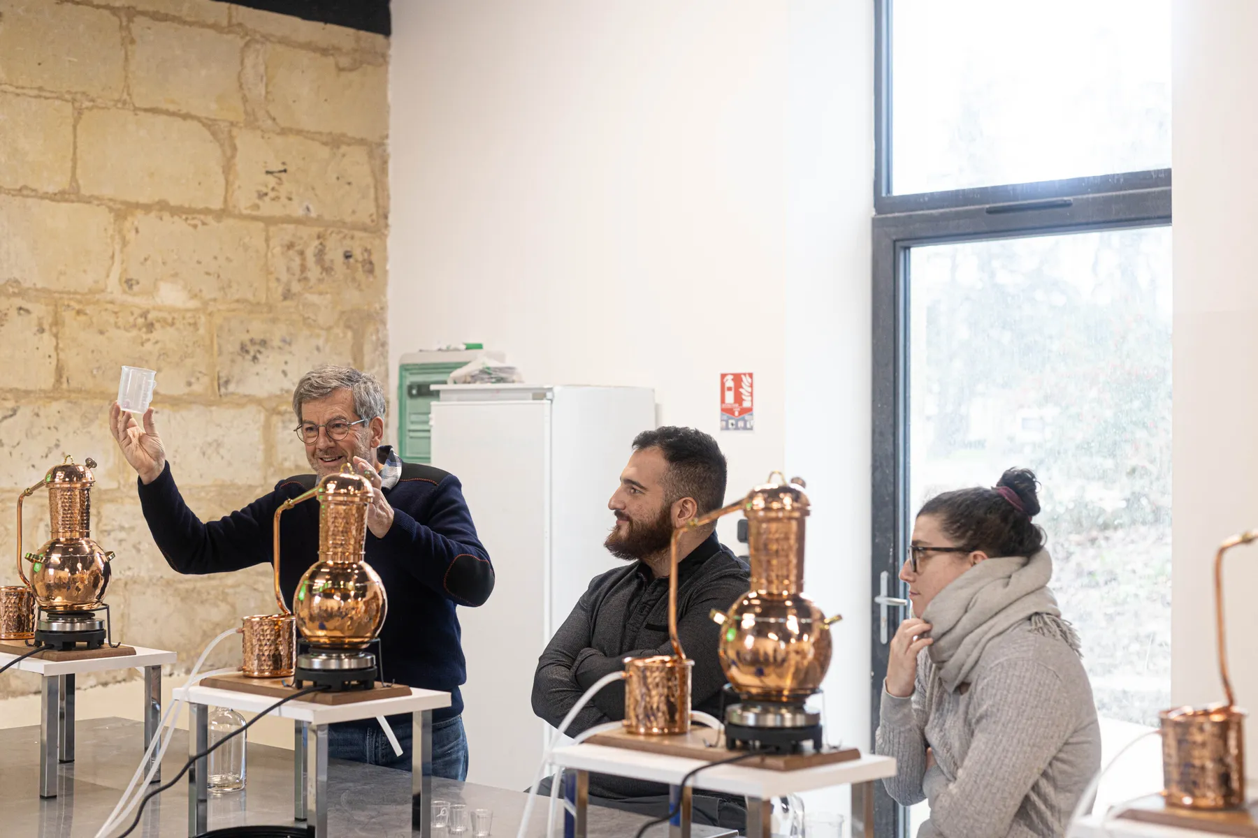 Distillez votre bouteille de gin en duo avec Bernard - Image n°2 - Wecandoo