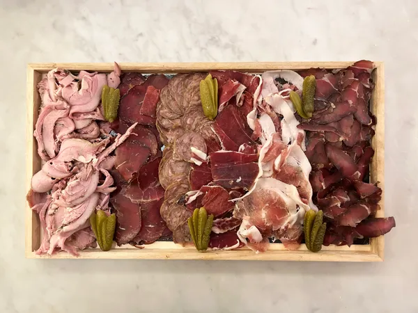 Réunissez votre équipe et découvrez les secrets de la boucherie artisanale avec Simon et son équipe - Afbeelding nr. 4 - Wecandoo