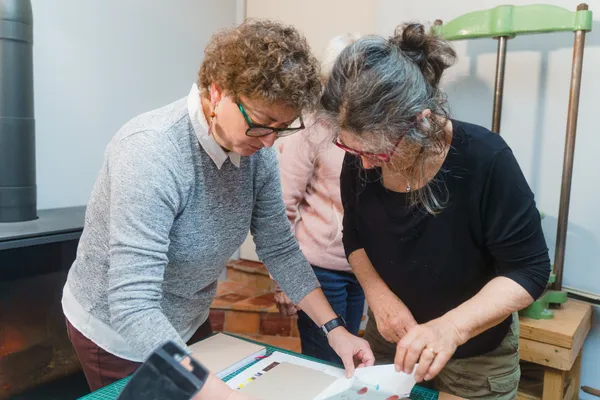 Initiez-vous à la reliure sur une journée avec Annick - Afbeelding nr. 2 - Wecandoo