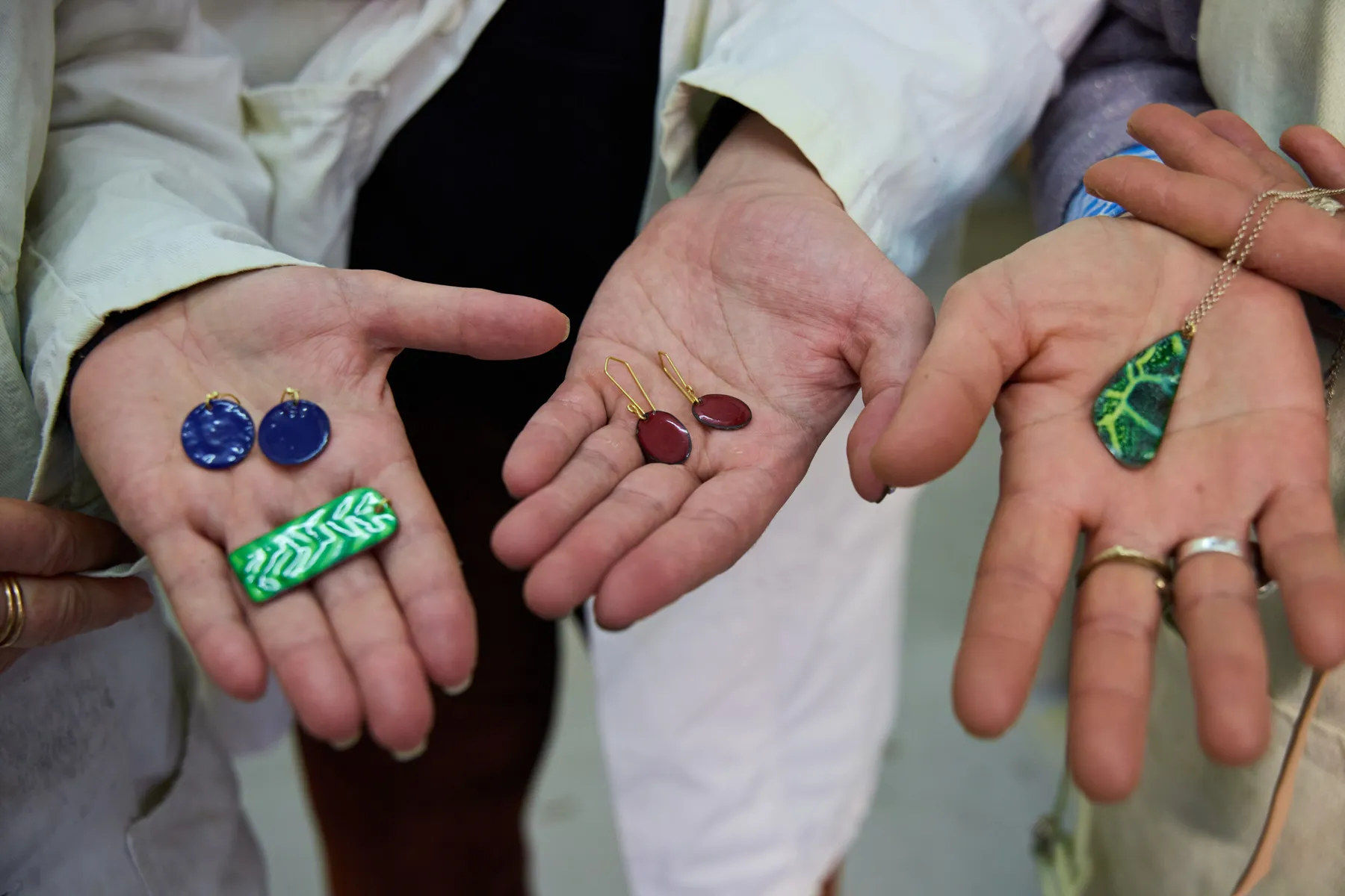 Réalisez vos boucles d'oreilles avec Sabrina - Image n°1 - Wecandoo