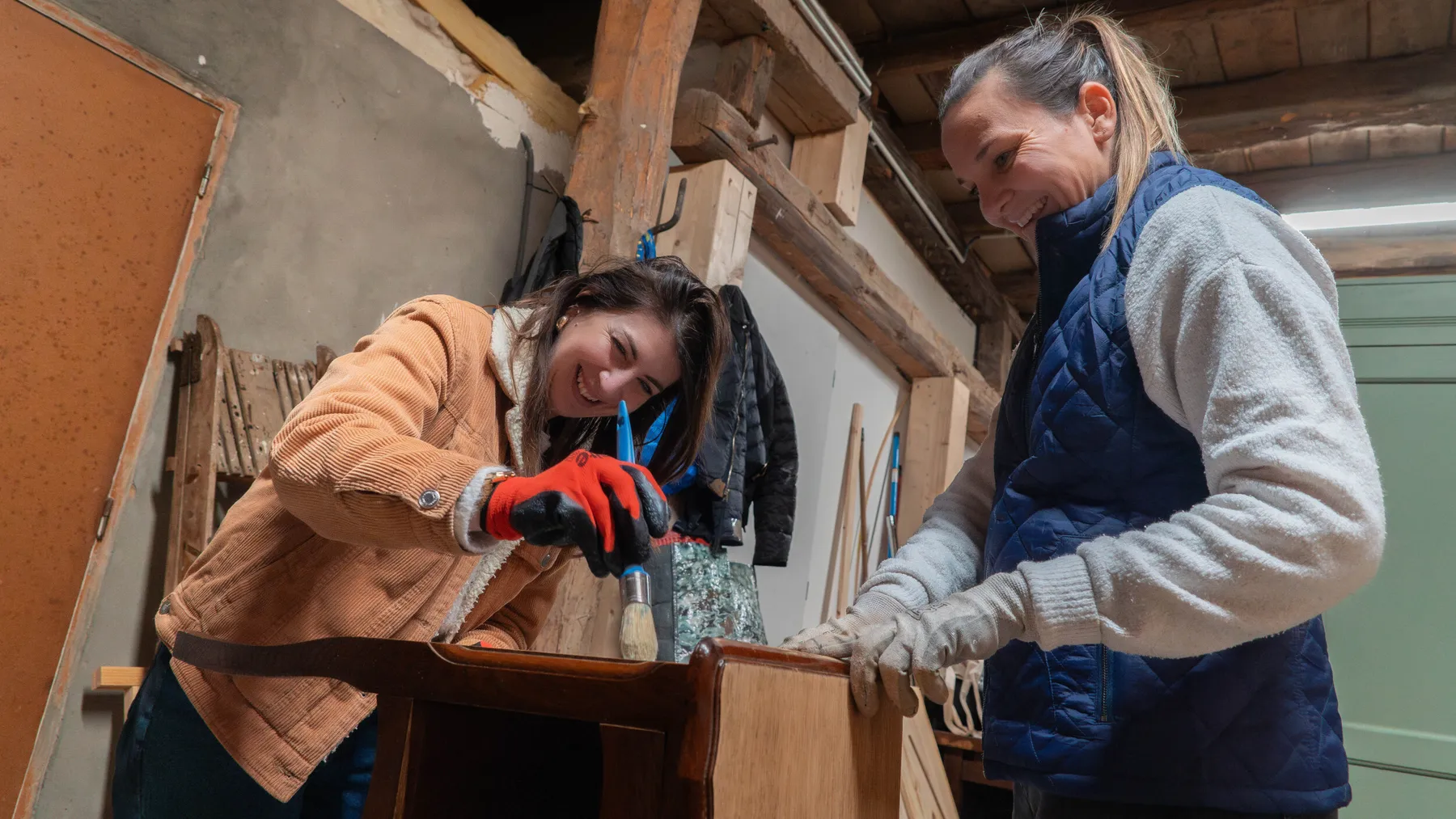 Relookez et sublimez votre petit meuble préféré durant une journée avec Aurélie - Image n°2 - Wecandoo