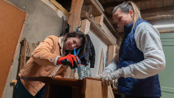 Relookez et sublimez votre petit meuble préféré durant une journée avec Aurélie - Image n°2 - Wecandoo